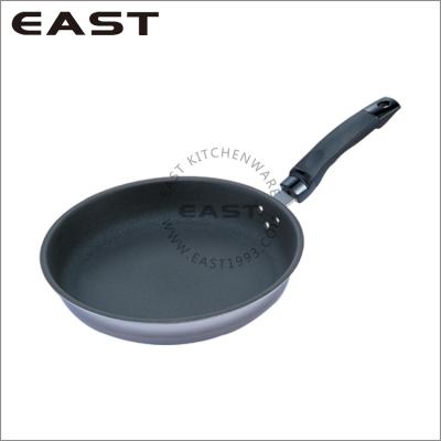 China Sustainable Compound Bottom Commercial Egg Frying Pan / Non Stick Pan for sale