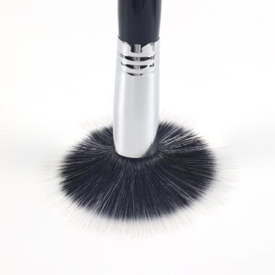 China Angular Blush Bling High Quality Black Large Wooden Handle Flat Kabuki Makeup Powder Brush Make Up Brushes for sale