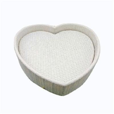 China 100% Handmade Multiple Styles Heart Shape Holiday Hotel Breakfast Different Rattans Floating Tray For Pool for sale