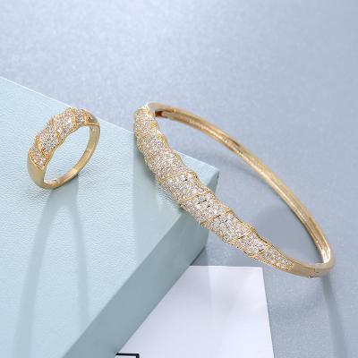 China Exquisite Vintage Fashion Ladies Bracelet Plating Real 18k Gold Inlaid Tell Ladies Bracelet for sale