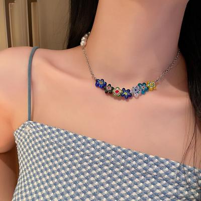 China FASHION Fine Jewelry Necklaces Colored Small Glass Daisy Flower Bead Necklace Girls Personality Woman Candy Clavicle Chain for sale