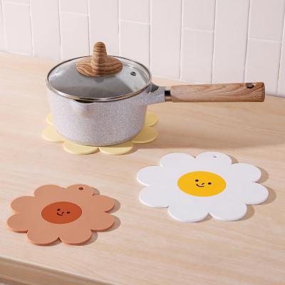 China Hot Anti-scalding Mat Silicone Insulation Pad Table Place Mat Kitchen Table Place Mat Cartoon Sunflower Minimalist Bowl Pad for sale