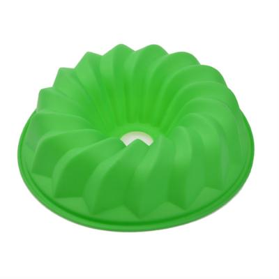 China Food Grade Silicone On-Time Delivery 100% Sustainable Silicone Bundt Spiral Shaped Cake Pan Silicone Cake Bakeware for sale