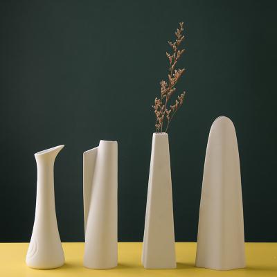 China Direct Supplier Stocked Modern White Decorative Vases at Art Flower Vase Ceramic Factory and China for sale