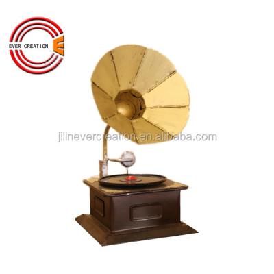 China Europe Retro Metal Crafts Antique Vintage Phonograph Model Craft for sale