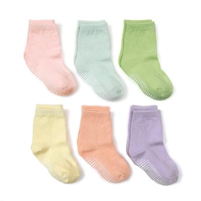 China QUICK DRY Custom Logo Anti Slip Baby Sock Walking Organic Cotton Infant Toddler Newborn Baby Booties Grip Baby Socks For Girl Boy for sale