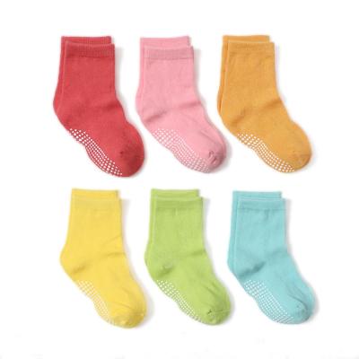 China QUICK DRY Anti Crawling Ankle Baby Newborn Socks Non Slip Non Slip Baby Cotton Newborn Baby Socks With Seamless for sale