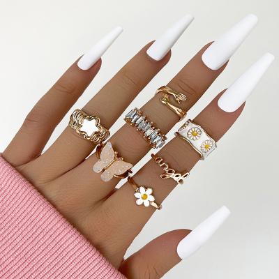 China Vintage Gold Engagement Crystal Aesthetic Rings Women Flower Ring Sets Heart Shape Rose Gold Butterfly Ring For Girl for sale