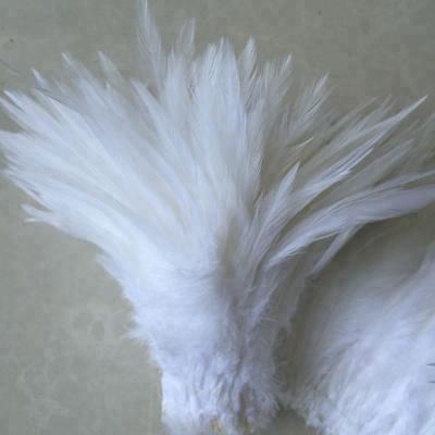 China Wholesale Chicken Feather Bleached Rooster Neck Feather White Saddle Feather Stringed for sale