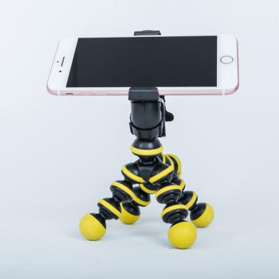 China High Quality Multi Plastic Adjustable Phone Clip Horse Shape Mobile Phone Clip Holder Stand for sale