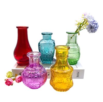 China Hot Modern Vase Mini Bud Vases Clear Decorative Embossed Unique Design Style Glass Bottle Vases For Home Decor Wedding Centerpiece for sale