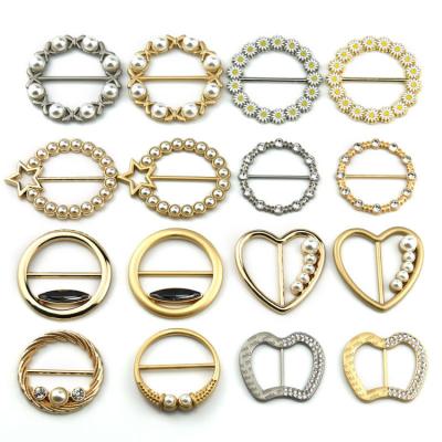 China Europe Factory Outlet Gold Flower Heart Shaped Round Metal Buckle Men And Women's Pants Belt Buckle for sale