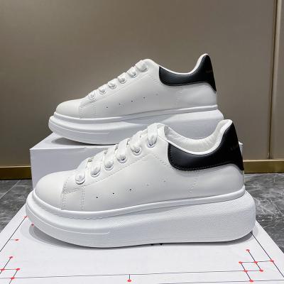 China Fashion lace-up comfortable sneakers men's sports shoes couples women's shoes lightweight common original high-top shoes sneakers for sale