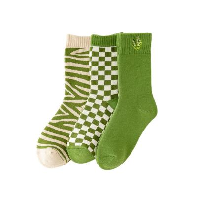 China New Design Plaid Leopard Print Women Daily Wear Socks Cute Green Color Cotton Comfortable Socks for sale