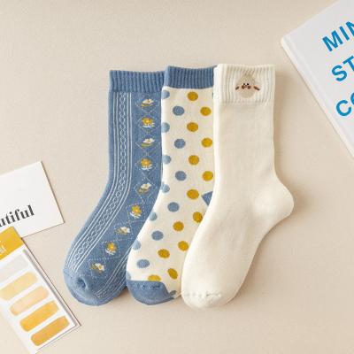 China Wholesale Warm Comfortable Women's Daily Wear Socks Beige Polka Dot Three Styles Of Blue Flower Socks for sale