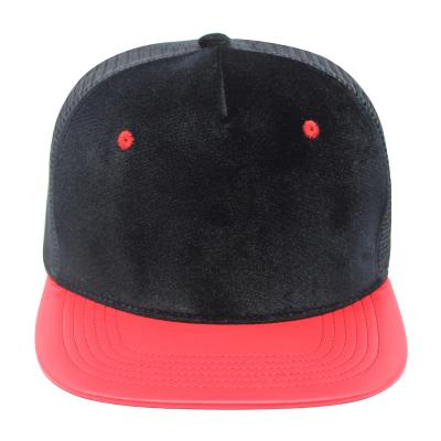 China 6 Panel COMMON Mesh Back Trucker Covers Brim Snapback Trucker Cap Leather Hat for sale