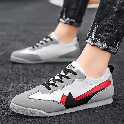 China Fashion trend summer trainers breathable stocklot lace up fashion sport shoes for men for sale