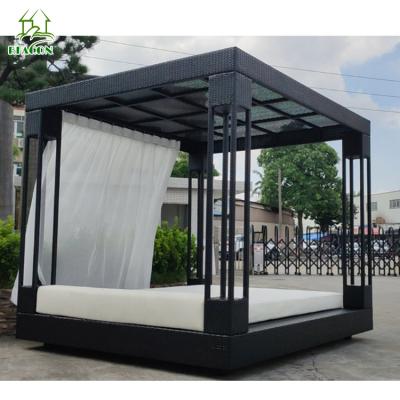 China Modern Luxury Outdoor Rattan Customized Garden Furniture Rattan Outdoor Furniture Aluminum Beach Daybed for sale