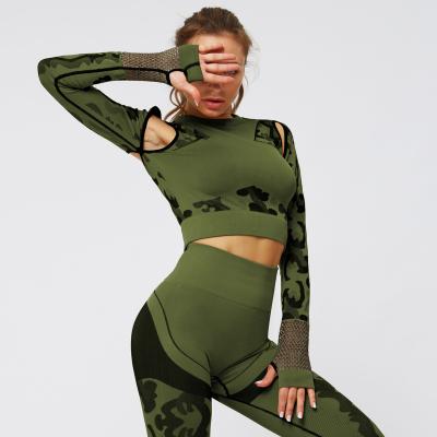 China Seamless Yoga Knitting Suit High Neck Camouflage Yoga Tops Long Sleeve Fitness Coat Breathable Seamless Tight Top Yoga Long for sale