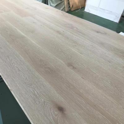 China Light Smoked Modern Russian White Oak Veneer 1900*190*15/4mm Timber Flooring for sale