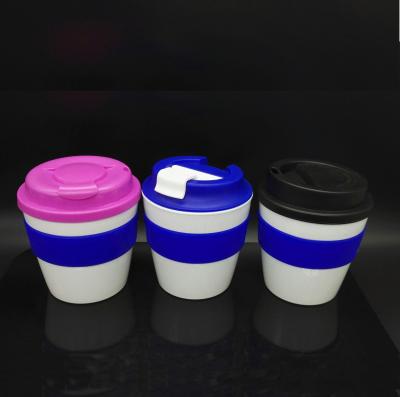 China Modern Reusable Single Wall Plastic 10oz Coffee Mug with Silicone Sleeve and Plastic Lid, Plastic Coffee Mug Drink Cups for sale