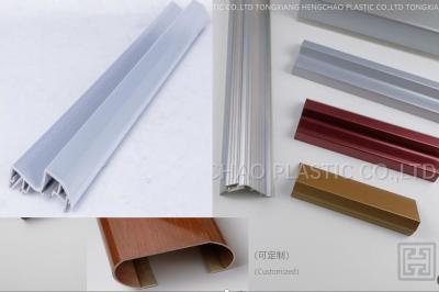 Chine Extrusion multifonctionnelle adaptée aux besoins du client de profil de PVC à angle droit pour des bordures de STATION THERMALE à vendre