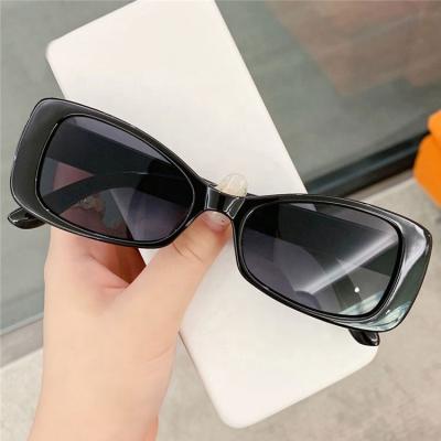 China 2022 Women's Designer Fashion Sunglasses Hip Hop Sunglasses New Simple Butterfly Cat Eye Sunglasses Sun Glasses For Men for sale