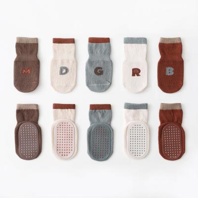 China Breathable Spring Anti-slip New Silicone Baby Socks Anti-skid Letters Mosquito Walking Socks for sale