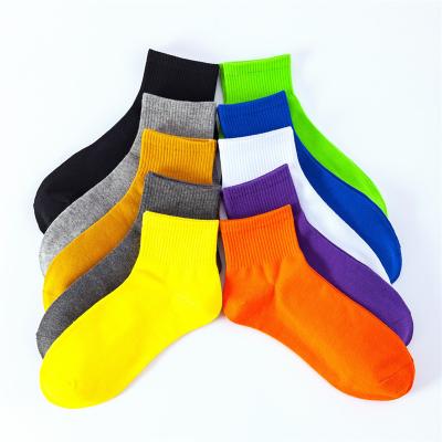 China QUICK DRY Men's Mid-Tube Socks Summer Trend Color Pure Cotton Yarn Sports Casual Socks 1bags 5pcs for sale