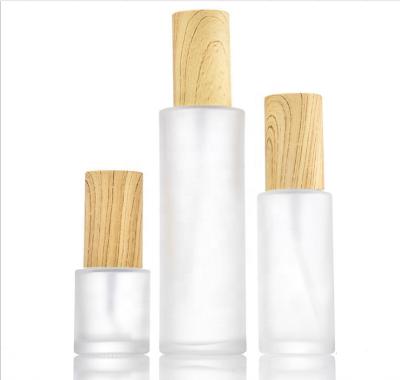 China Personal care 20ml 30ml 40ml 50ml 60ml 80ml 100ml 120ml matte spray glass mist bottle for cosmetics whth wooden cap for sale