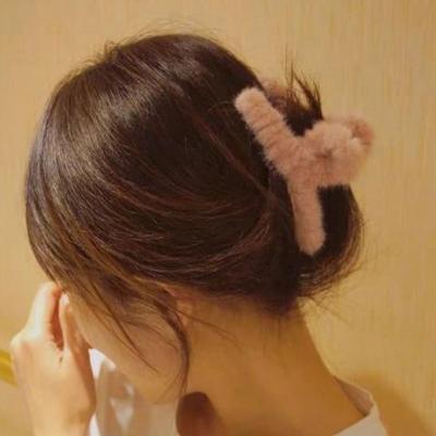 China Vintage Women Fashion Hair Clips Korean Hair Accessories Acetic Acid Velvet Fabric Beauty Comb Acrylic Plastic Hair Claw for sale