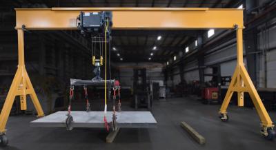 China Warehouse 1t-10t Lightweight Portable Gantry Crane With Outward Wheels en venta