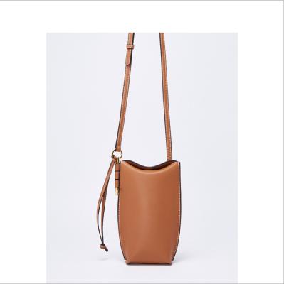 China No Bucket Bag Genuine Leather Cell Phone Bags Mini Retro Leather Handbags Women Shoulder Bag New Handbag for sale