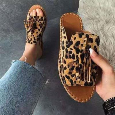 China MLKL large size women's slip-on shoes 2020 new fashion slippers tassel casual sandals flat-bottomed round main leopard printing for sale