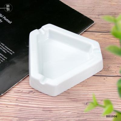 China Wholesale white outdoor tray travel cigarette ash porcelain restaurant Europe/North America ceramic hotel cigar ashtray for sale