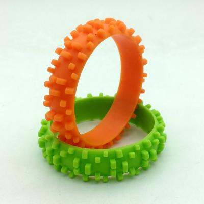 China Cute Promotional Rubber Band Tire Tread Silicone Wristband Wristband for sale