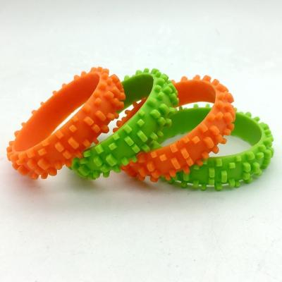 China Religious Motorcycle Tire Wristband Silicone Wristband Tire Band for sale