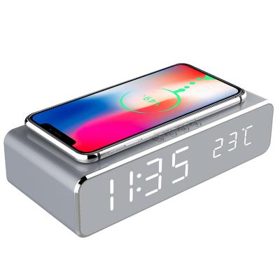 China 2021 Hot Selling Portable Smart Mobile Phone Qi Charger Mobile Phone Power Bank Radio Wireless Fast Charging for sale