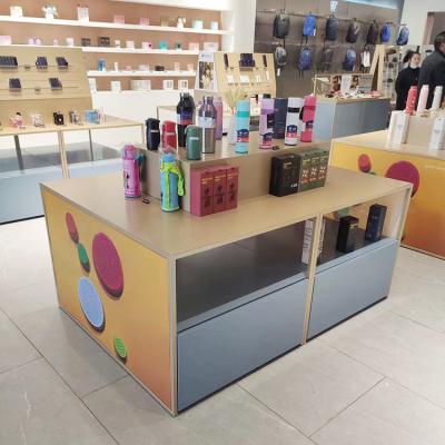 China Commonly Used Retail Jewelry Display Cases Shop Countertop Acrylic Lip Gloss Design Cosmetic Product Display Stands for sale