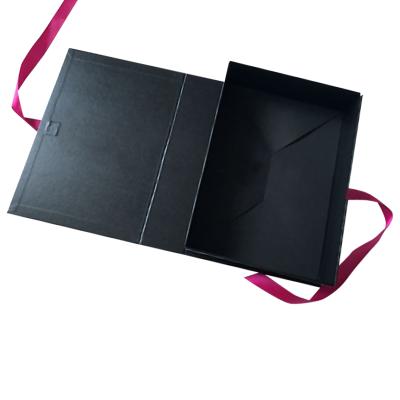 China Handmade Custom Size Black Magnetic Folding Packing Boxes With Magnetic Closure for sale