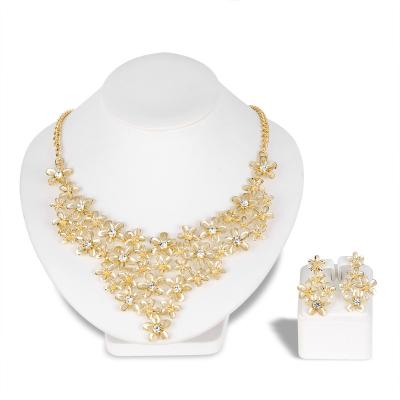 China CLASSIC Luxury Bridal Gold Diamond Elegant Alloy Exquisite Wedding Dubai Jewelry Set Woman 2 PCs Flower Necklace Earrings Jewelry Set for sale