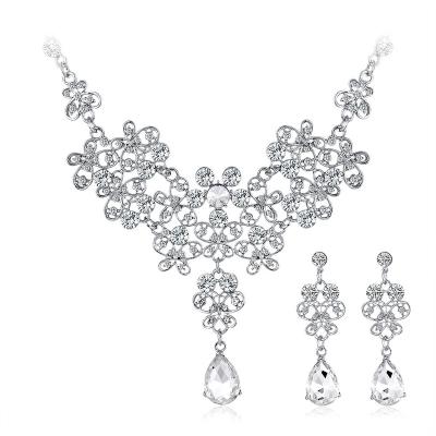 China CLASSIC Butterfly White Rhinestone Flower Glass Necklace Set Wedding Banquet Jewelry Set Fine Jewelry Gold for sale