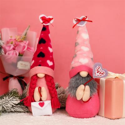 China Magic Stick Festival Stuff February 14th Gnomes Elf Dolls Faceless Plush Toy Holding Lover Heart For Valentines Day Lovers for sale