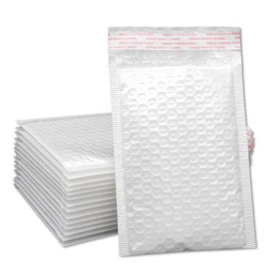 China Water Proof and Shakeproof Glossy Pearlescent Self Seal Bubble White Air Bubble Mailing Bag for sale