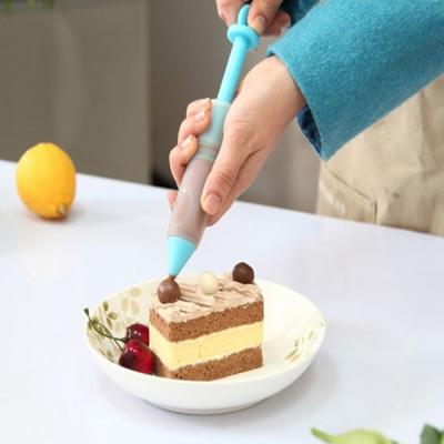 China Pen Writing Instrument Milking Mouth 4 Heads Silicone Chocolate Cream Gun Set Viable Biscuit Cake Baking Tool for sale