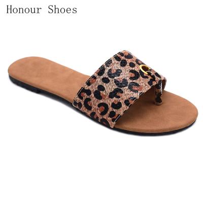 China 2019 Durable New PU Leopard Print Wild Mannequins Wear Beach Slippers for sale