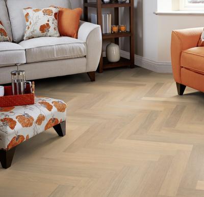 China Multilayer Engineered Wood Floor Shunyang 20205 Modern Natural UV Wood Projects Household Flooring Hotel Herringbone Oil Oak Color for sale