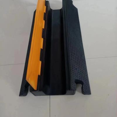 China Large One-Hole Rubber Cable Ramp Protectors, Heavy Duty Cable Wire Cover Driveway Hose Cable Protectors for sale