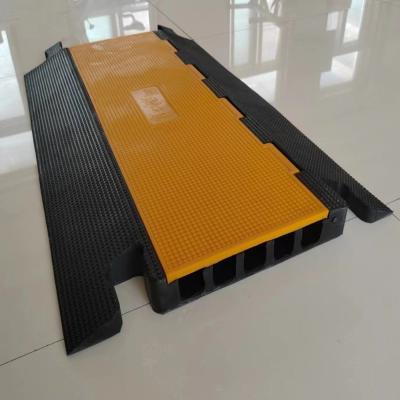 China Protective Wire Cord Ramp Rubber Cable Speed Hump with TPE Thermoplastic Elastomer for sale