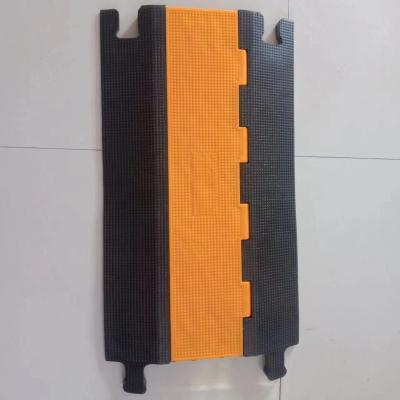 China Plastic Cable Protector 3 Channel Car Rubber Cable Ramp for Sale for sale